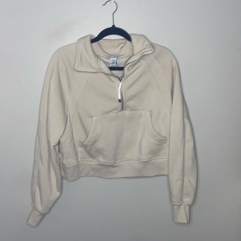 🪿Adorable cream quarter zip cropped pullover!